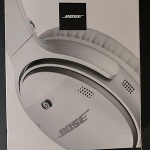 Bose silver noise reduction earphones model QC35=quiet comfort 35 ll